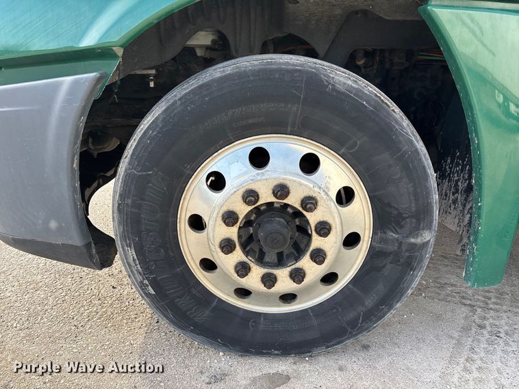 image for item FG1003 2017 Freightliner Cascadia 125 semi truck