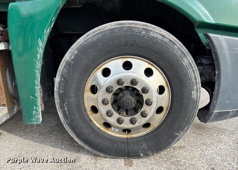 image for item FG1003 2017 Freightliner Cascadia 125 semi truck