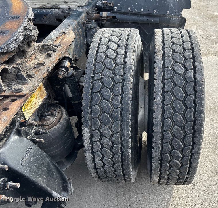 image for item FG1003 2017 Freightliner Cascadia 125 semi truck