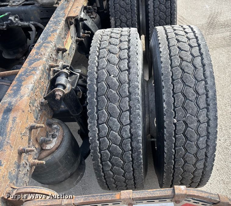 image for item FG1003 2017 Freightliner Cascadia 125 semi truck