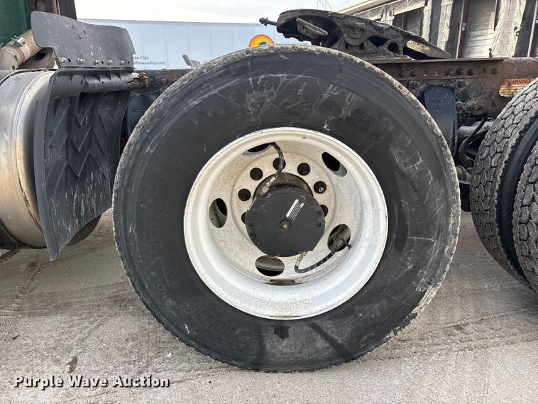 image for item FG1003 2017 Freightliner Cascadia 125 semi truck