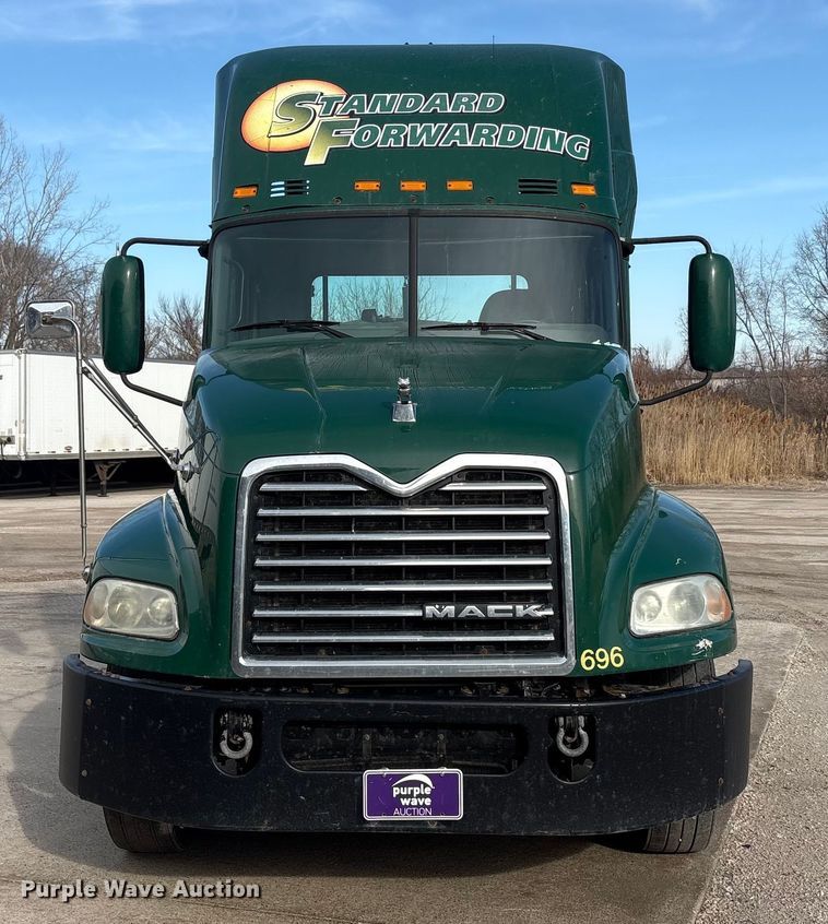 image for item FG1004 2016 Mack CXU613 semi truck