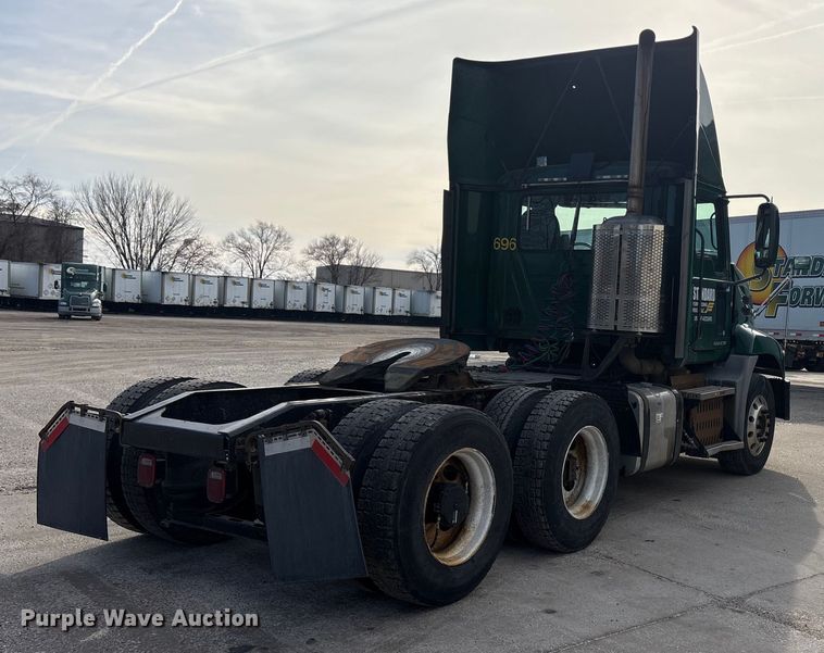 image for item FG1004 2016 Mack CXU613 semi truck