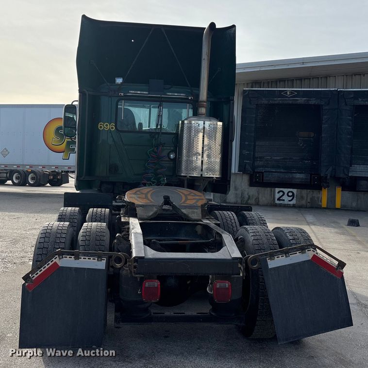 image for item FG1004 2016 Mack CXU613 semi truck