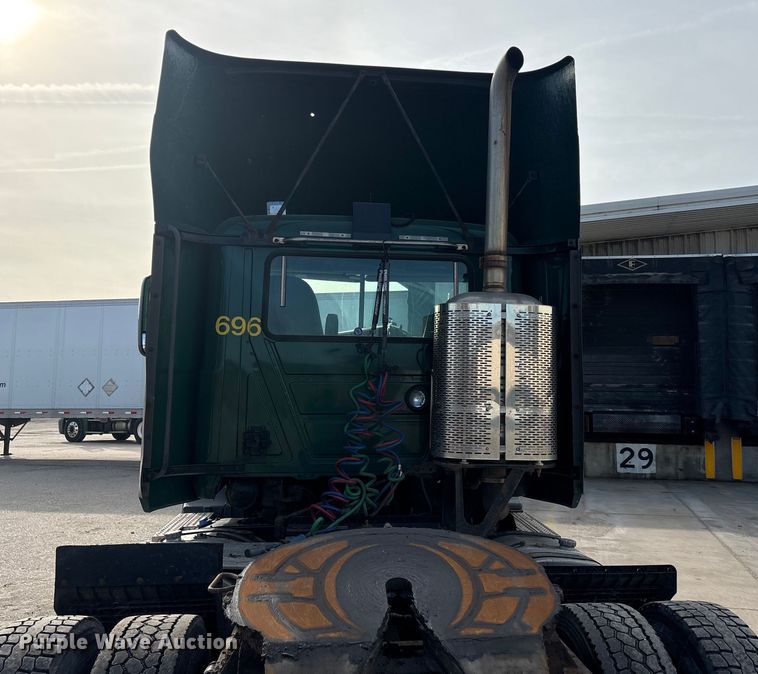 image for item FG1004 2016 Mack CXU613 semi truck