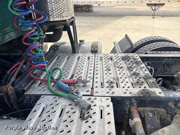 image for item FG1004 2016 Mack CXU613 semi truck