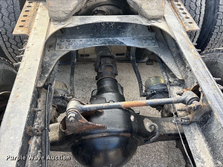 image for item FG1004 2016 Mack CXU613 semi truck