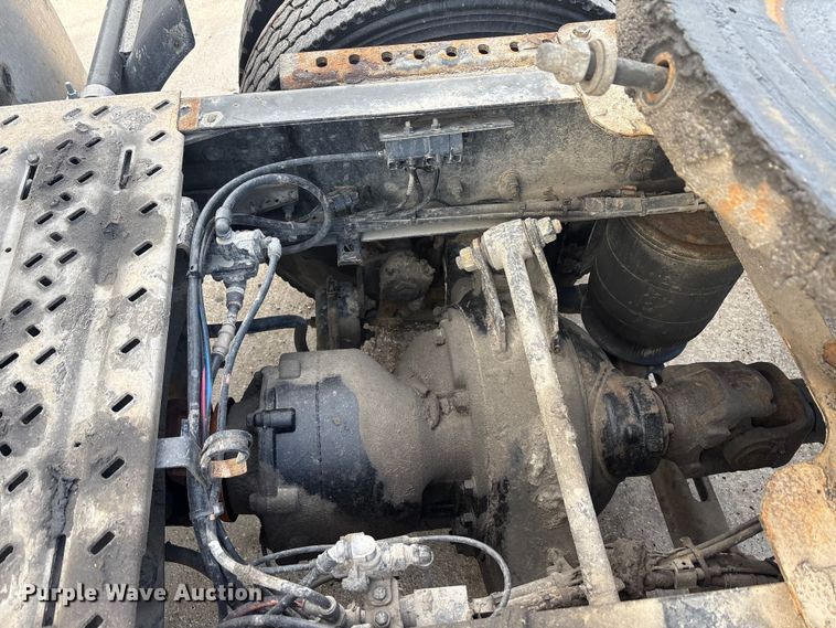 image for item FG1004 2016 Mack CXU613 semi truck