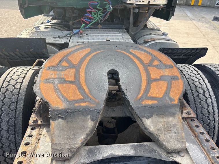 image for item FG1004 2016 Mack CXU613 semi truck