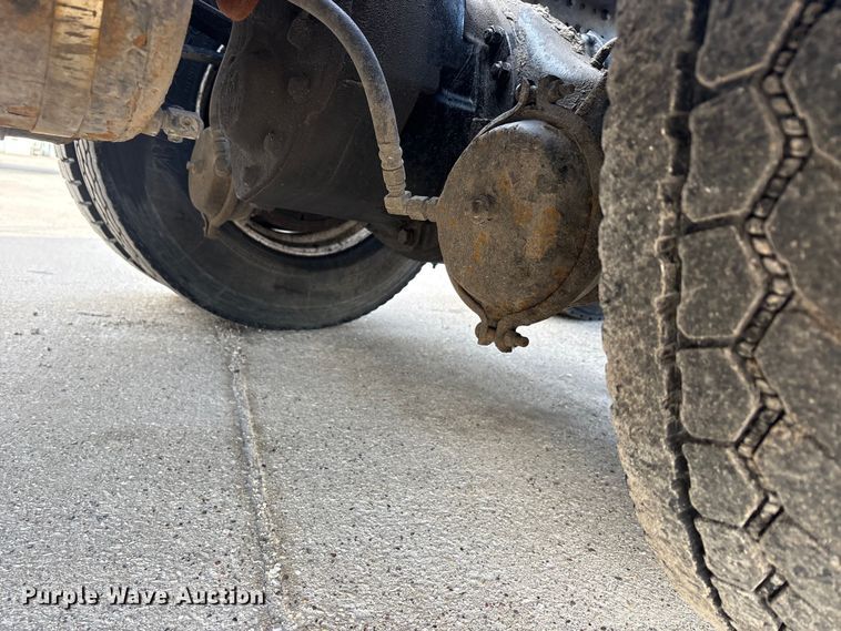 image for item FG1004 2016 Mack CXU613 semi truck