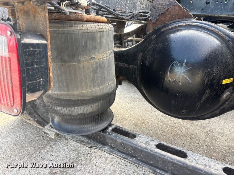 image for item FG1004 2016 Mack CXU613 semi truck