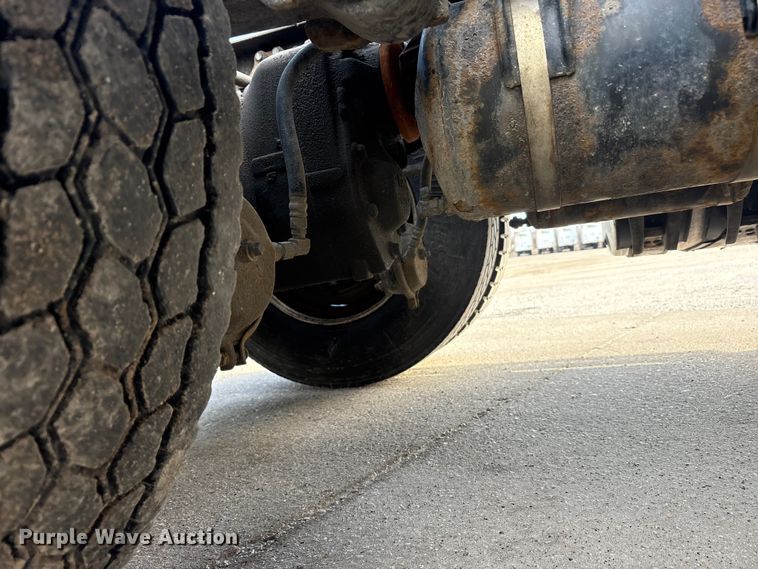 image for item FG1004 2016 Mack CXU613 semi truck