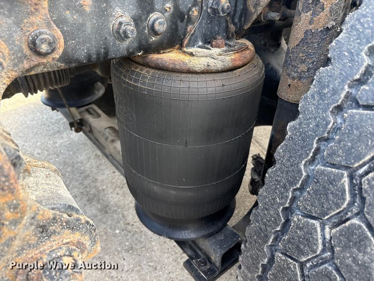 image for item FG1004 2016 Mack CXU613 semi truck