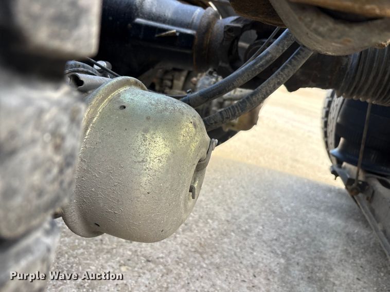 image for item FG1004 2016 Mack CXU613 semi truck