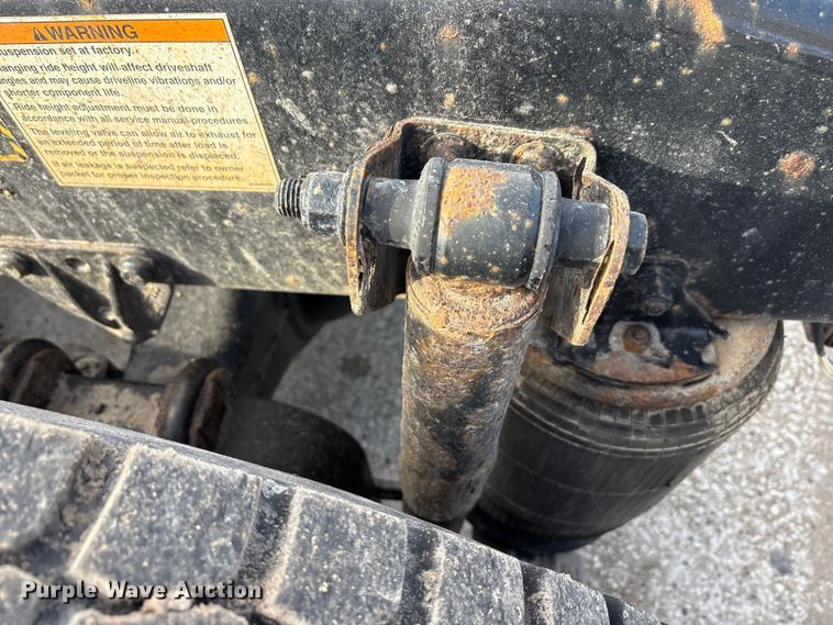 image for item FG1004 2016 Mack CXU613 semi truck