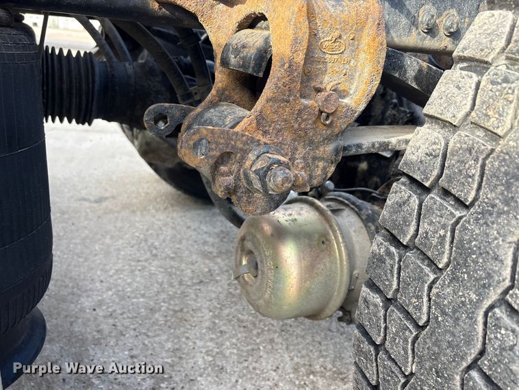 image for item FG1004 2016 Mack CXU613 semi truck