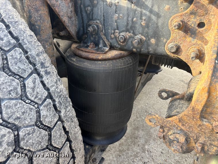 image for item FG1004 2016 Mack CXU613 semi truck