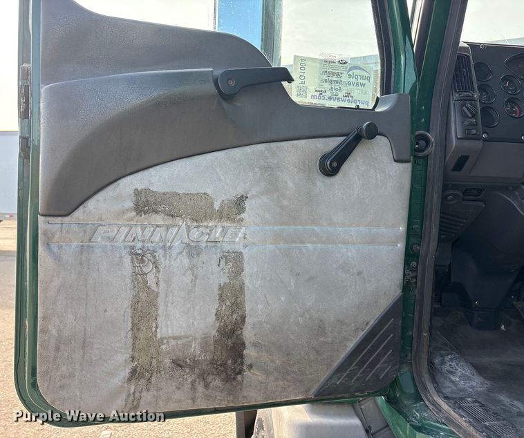 image for item FG1004 2016 Mack CXU613 semi truck