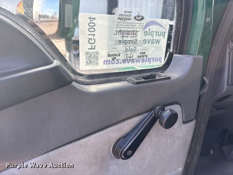 image for item FG1004 2016 Mack CXU613 semi truck