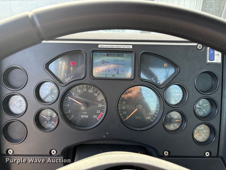 image for item FG1004 2016 Mack CXU613 semi truck