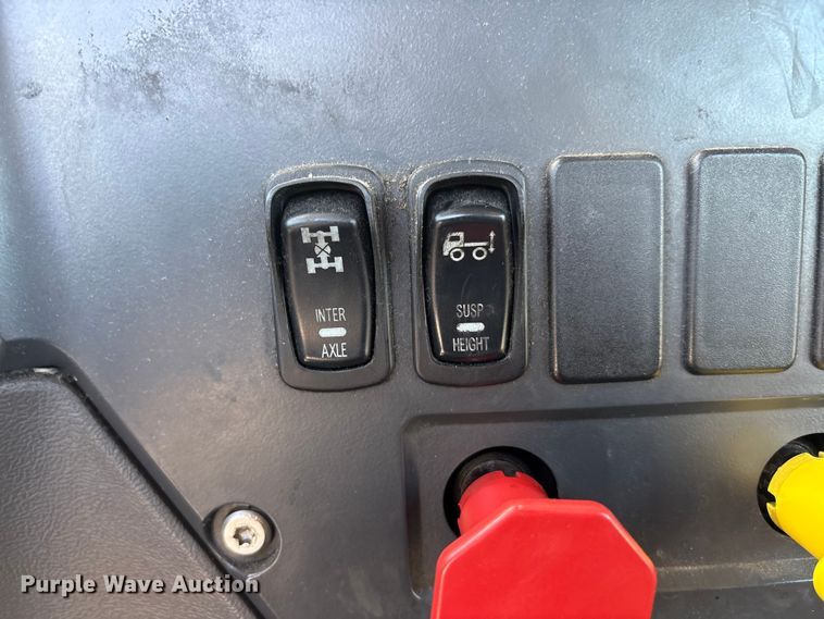 image for item FG1004 2016 Mack CXU613 semi truck