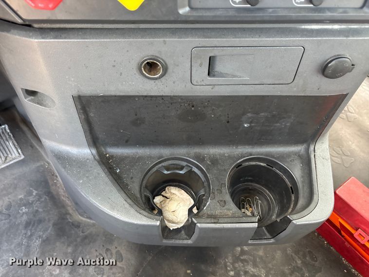 image for item FG1004 2016 Mack CXU613 semi truck