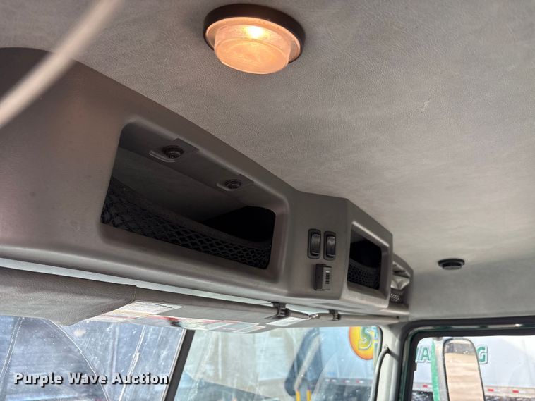 image for item FG1004 2016 Mack CXU613 semi truck