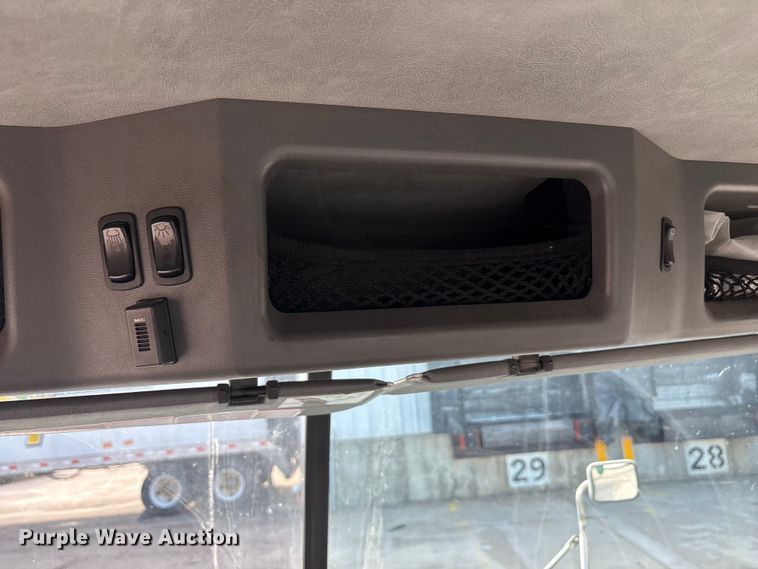 image for item FG1004 2016 Mack CXU613 semi truck