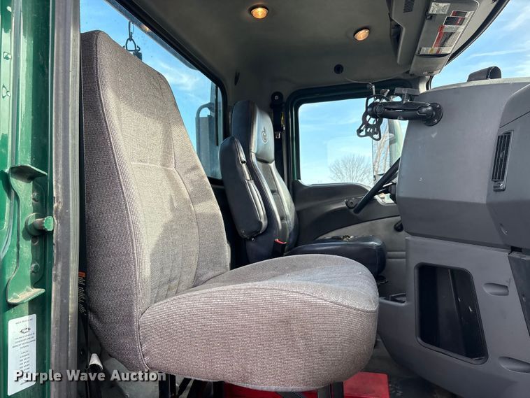 image for item FG1004 2016 Mack CXU613 semi truck