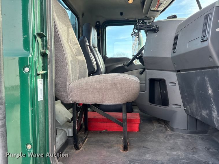 image for item FG1004 2016 Mack CXU613 semi truck