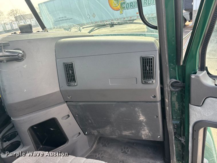 image for item FG1004 2016 Mack CXU613 semi truck