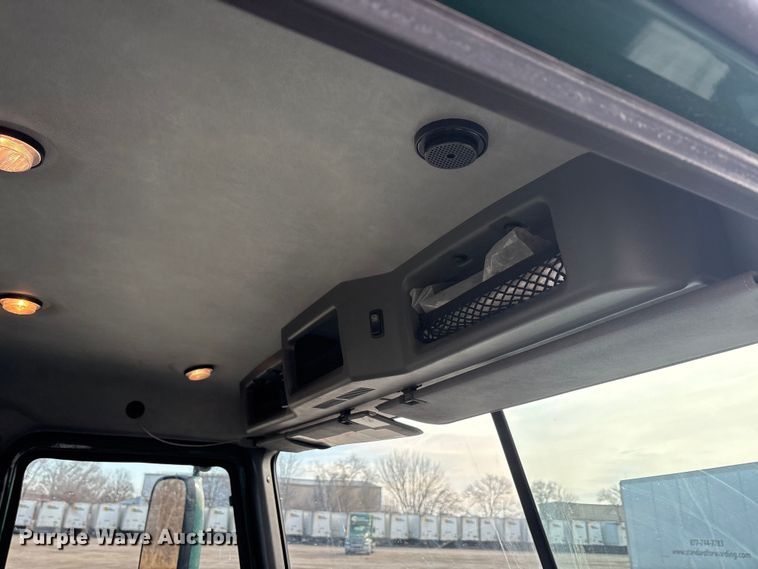 image for item FG1004 2016 Mack CXU613 semi truck