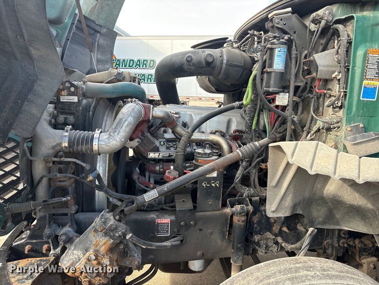 image for item FG1004 2016 Mack CXU613 semi truck