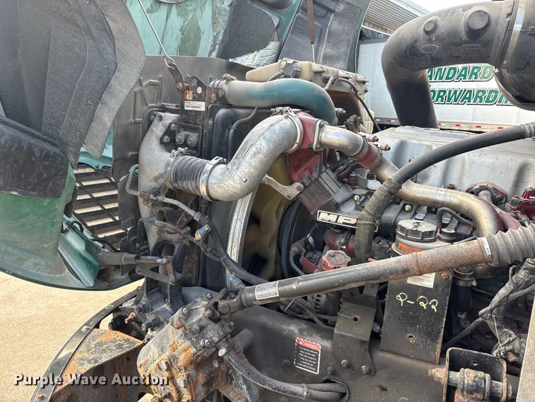 image for item FG1004 2016 Mack CXU613 semi truck