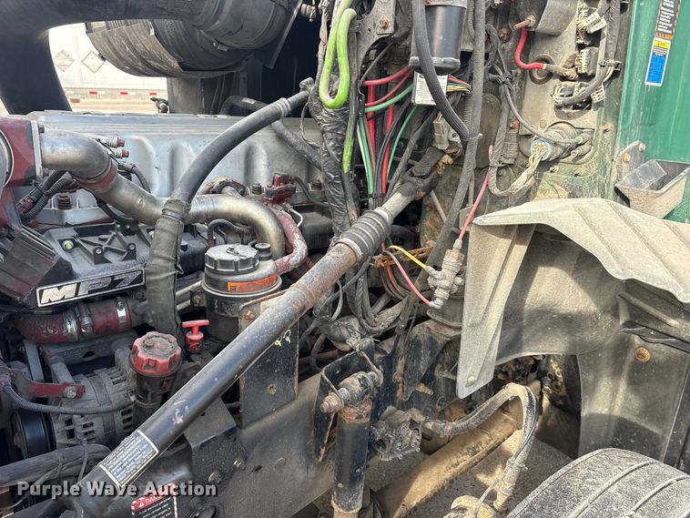 image for item FG1004 2016 Mack CXU613 semi truck