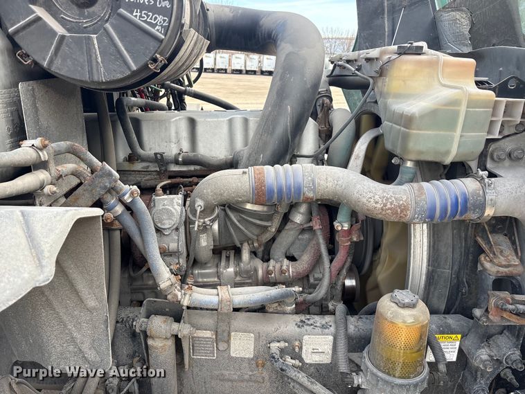 image for item FG1004 2016 Mack CXU613 semi truck