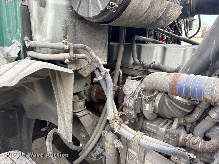 image for item FG1004 2016 Mack CXU613 semi truck