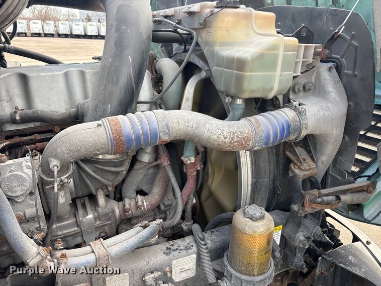 image for item FG1004 2016 Mack CXU613 semi truck