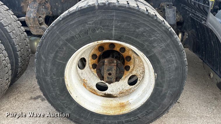 image for item FG1004 2016 Mack CXU613 semi truck