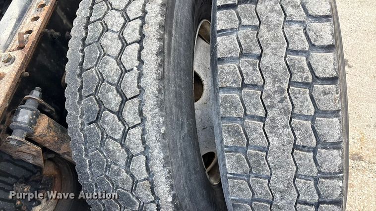 image for item FG1004 2016 Mack CXU613 semi truck