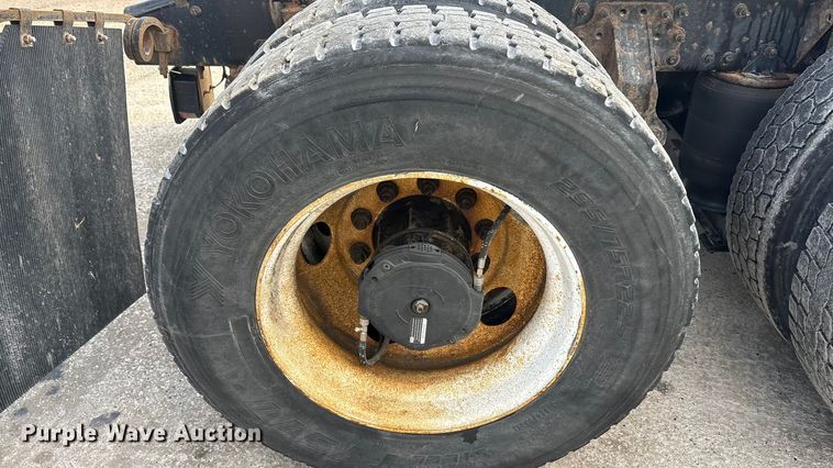 image for item FG1004 2016 Mack CXU613 semi truck