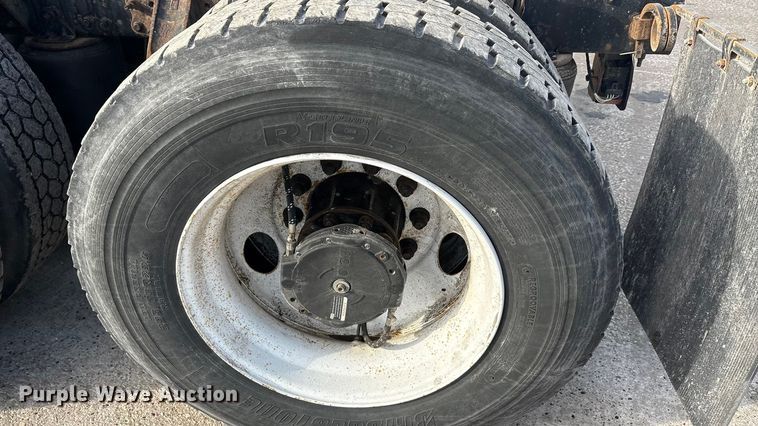 image for item FG1004 2016 Mack CXU613 semi truck