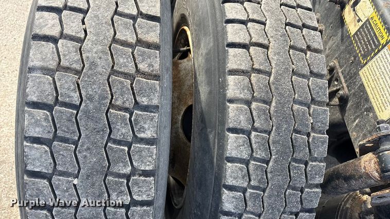 image for item FG1004 2016 Mack CXU613 semi truck