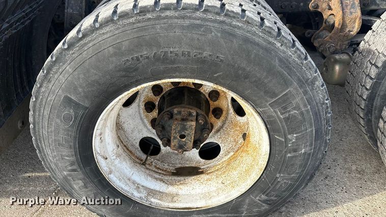 image for item FG1004 2016 Mack CXU613 semi truck