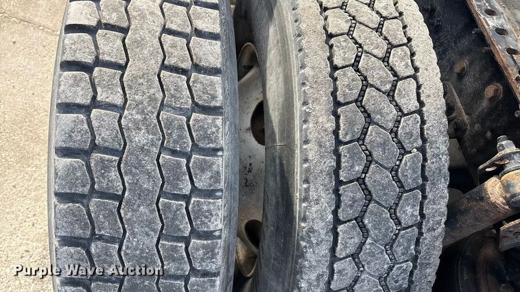 image for item FG1004 2016 Mack CXU613 semi truck