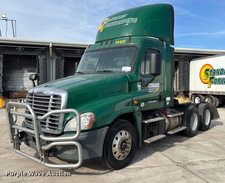 image for item FG1005 2017 Freightliner Cascadia 125 semi truck