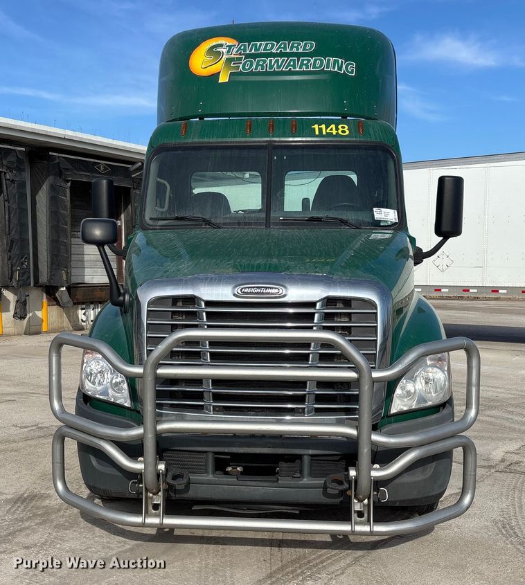 image for item FG1005 2017 Freightliner Cascadia 125 semi truck