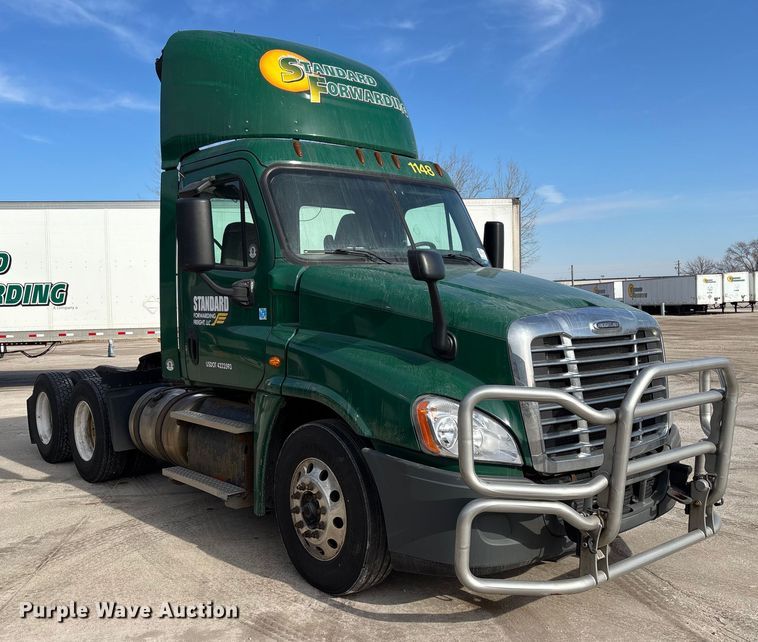 image for item FG1005 2017 Freightliner Cascadia 125 semi truck