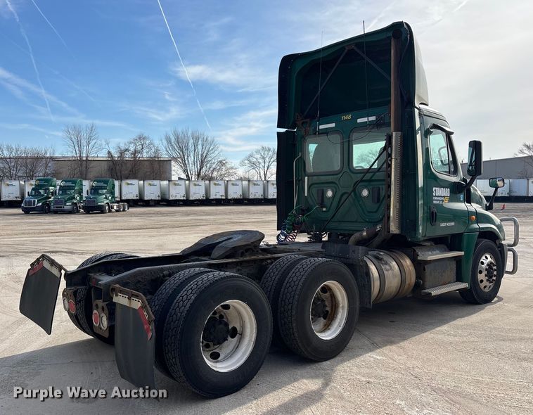 image for item FG1005 2017 Freightliner Cascadia 125 semi truck