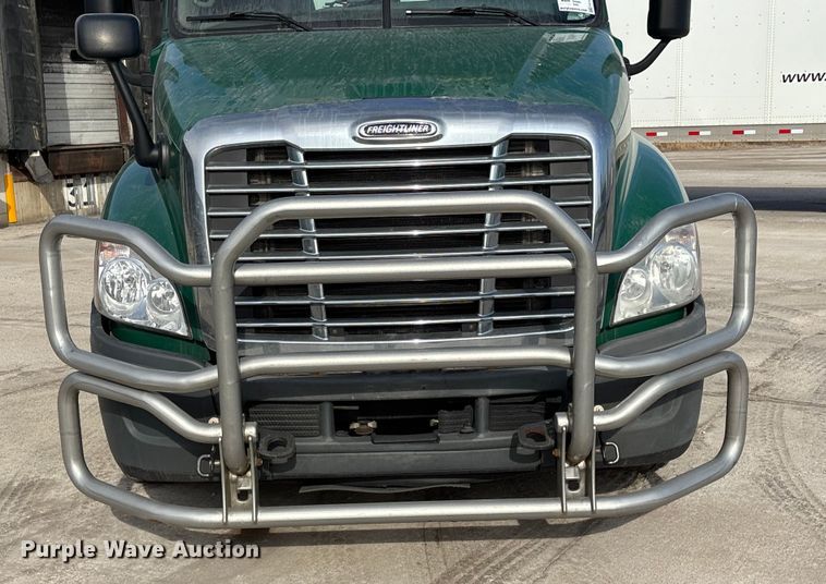 image for item FG1005 2017 Freightliner Cascadia 125 semi truck